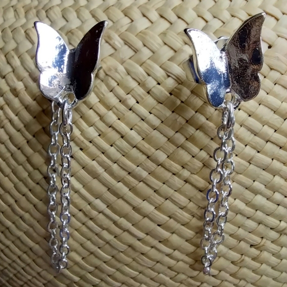 5 pairs of silver tone butterfly pierced earrings - Picture 10 of 14